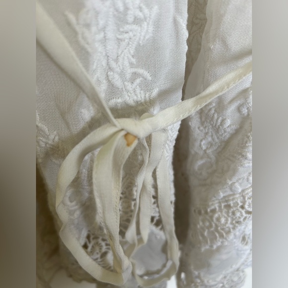 A Pea in the Pod White Lace Maternity Blouse - Picture 5 of 6